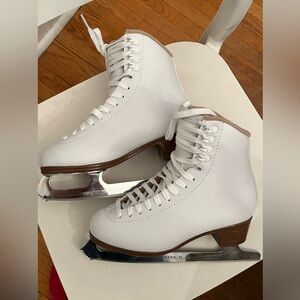 ✨ Like New Jackson Mystique Girls Figure Skates – Size 4.5 ✨